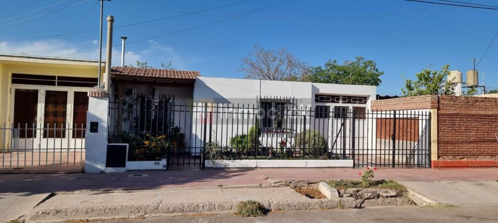 Casa en PASO DE USPALLATA 2606
