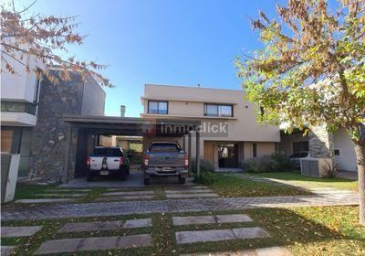 Casa en Adolfo Villanueva