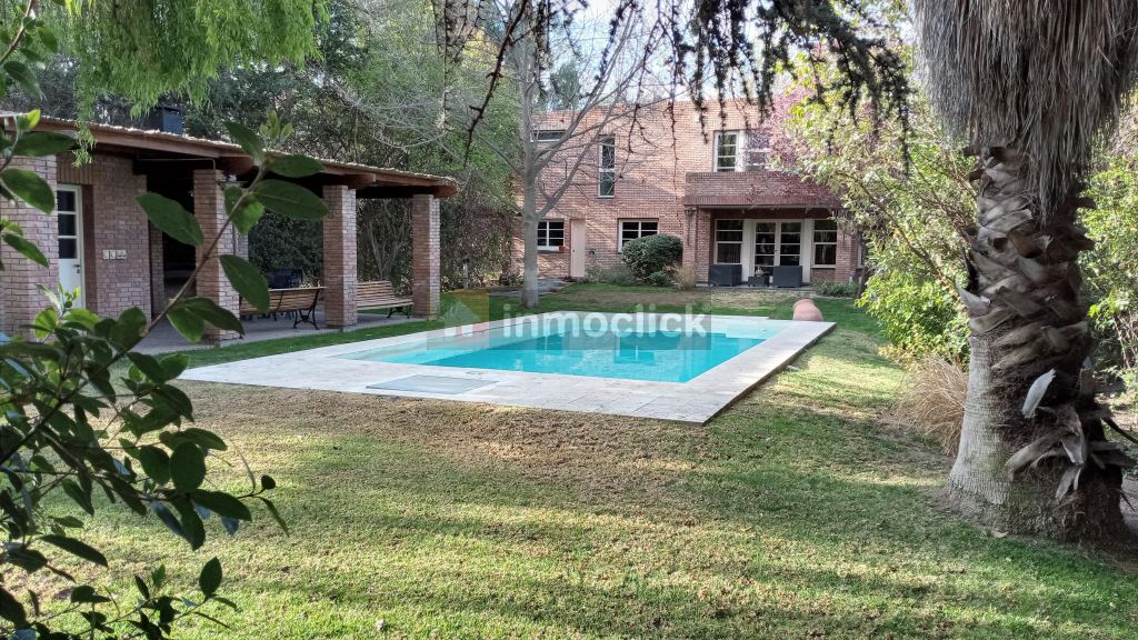 Casa en Larrea 1600