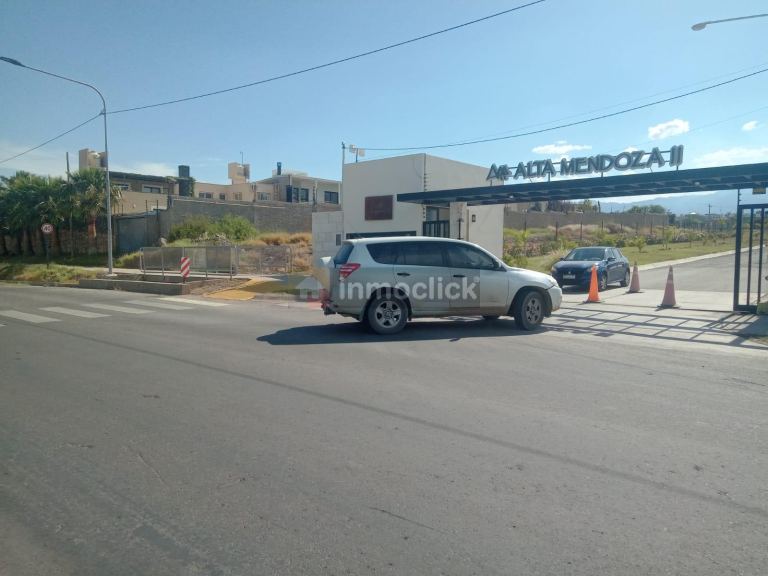 Lote en AMADEO CICCHITTI