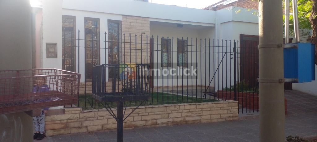 Casa en bernardo houssay 1112