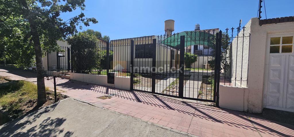 Casa en Echevarrieta y Jacaranda