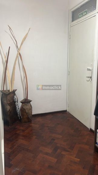 Oficina en Entre Espejo y Gutierrez 