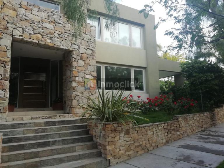 Casa en AVENIDA CHAMPAGNA 1200