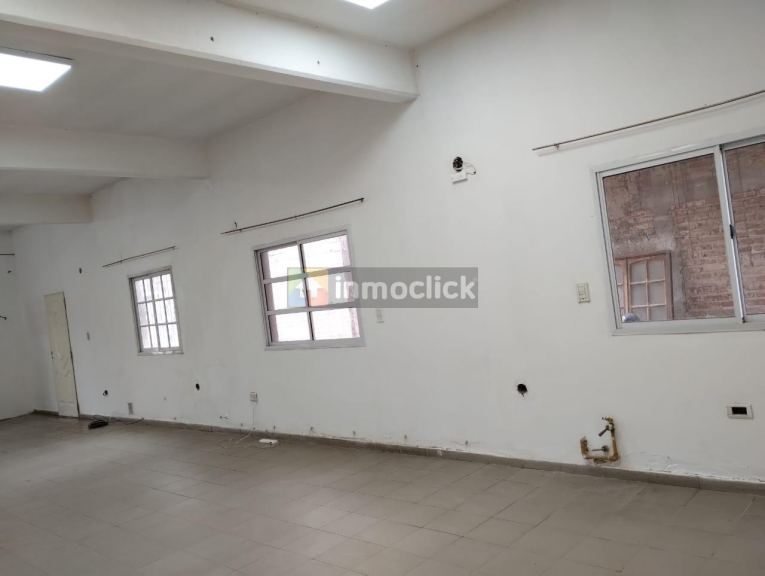 Local Comercial en Combate de San Lorenzo 986