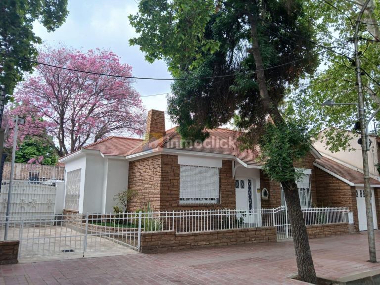 Casa en Roca casi Tiburcio Benegas 