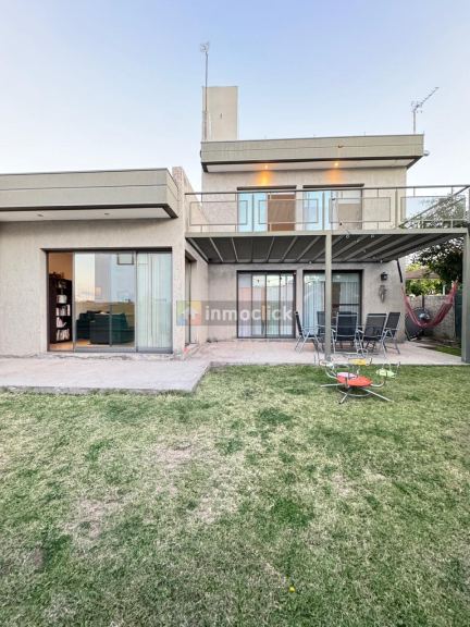 Casa en Champagnat