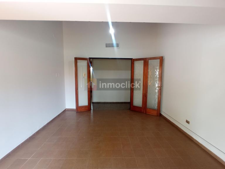 Casa en Sobre calle Huarpes entre Laprida y Coronel Moldes