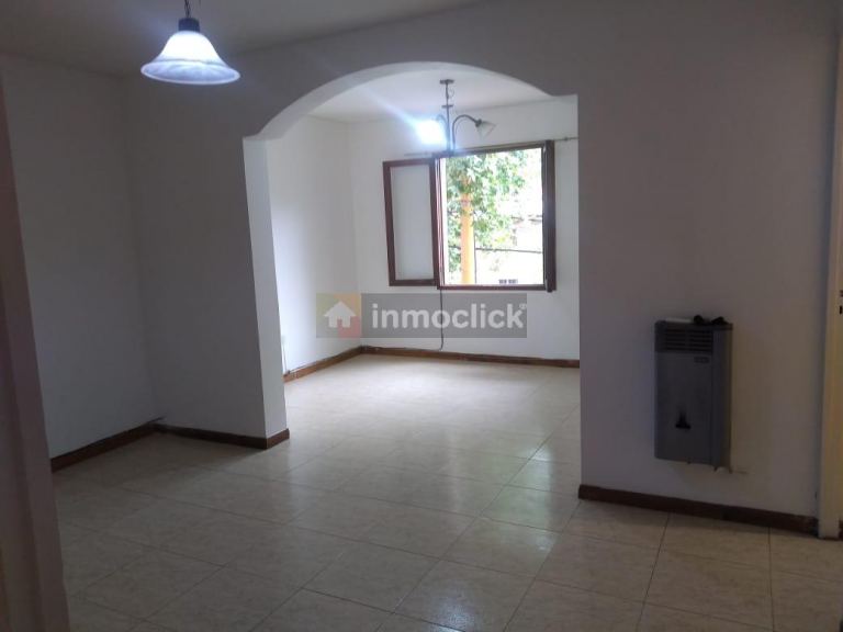 Departamento en Sobre Av. España entre Cap. de Fragata Moyano y  Junin