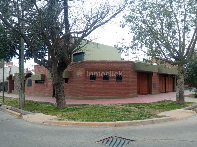 Casa en Sobre calle Gutierrez y Malvinas Argentinas