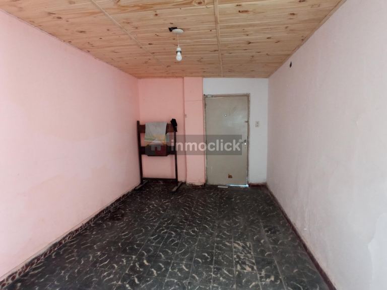 Casa en Sobre calle Molinero Tejada entre Marti y Martin Fierro
