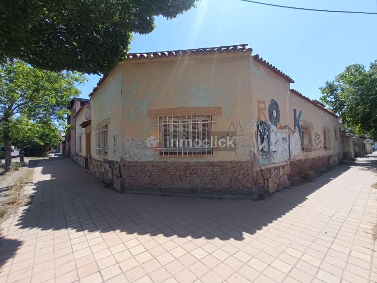 Lote en Sobre esquina Italia y Cordoba