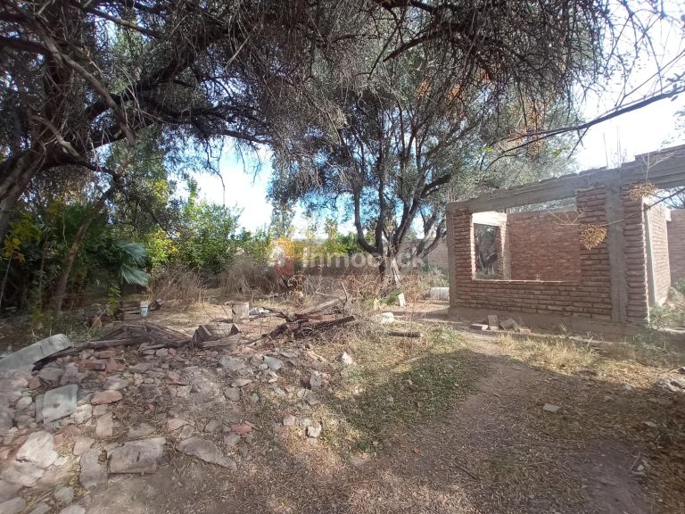 Casa en Sobre calle Alvarez Condarco entre Dorrego y Matheu