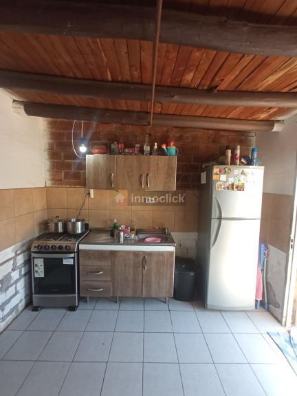 Casa en Sobre calle Remdedios de Escalada entre Ituzaingó y Balcarce 