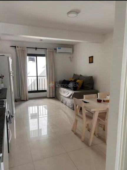 Departamento en Sobre calle Echeverria entre Juan B. Justo y Patricias Mendocina