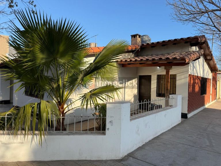 Casa en calle Thiele y Saenz Peña