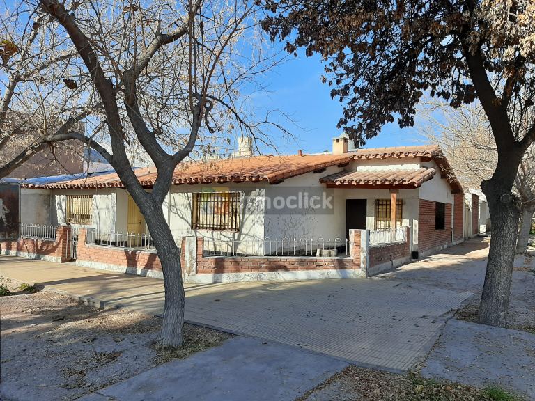 Casa en calle Thiele y Saenz Peña