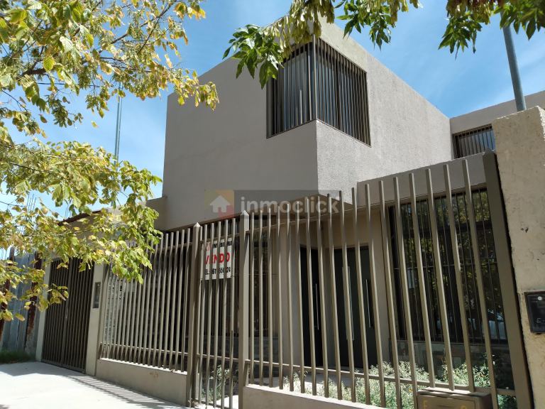 Casa en Las Violetas 2489