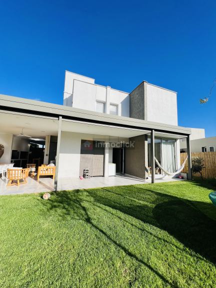 Casa en severo del castillo 2177